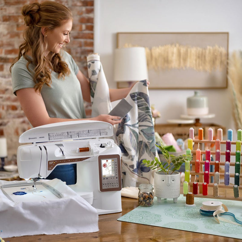 Machine à coudre et à broder Husqvarna Designer Topaz 40 - Démonstrateur