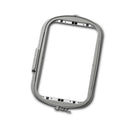 Cerceau de broderie très grand de 14 po x 9,5 po parfait pour les grands motifs Bandes de positionnement pour caméra pré-appliquées pour plus de commodité À utiliser avec l'application mobile My Design Snap pour un placement précis